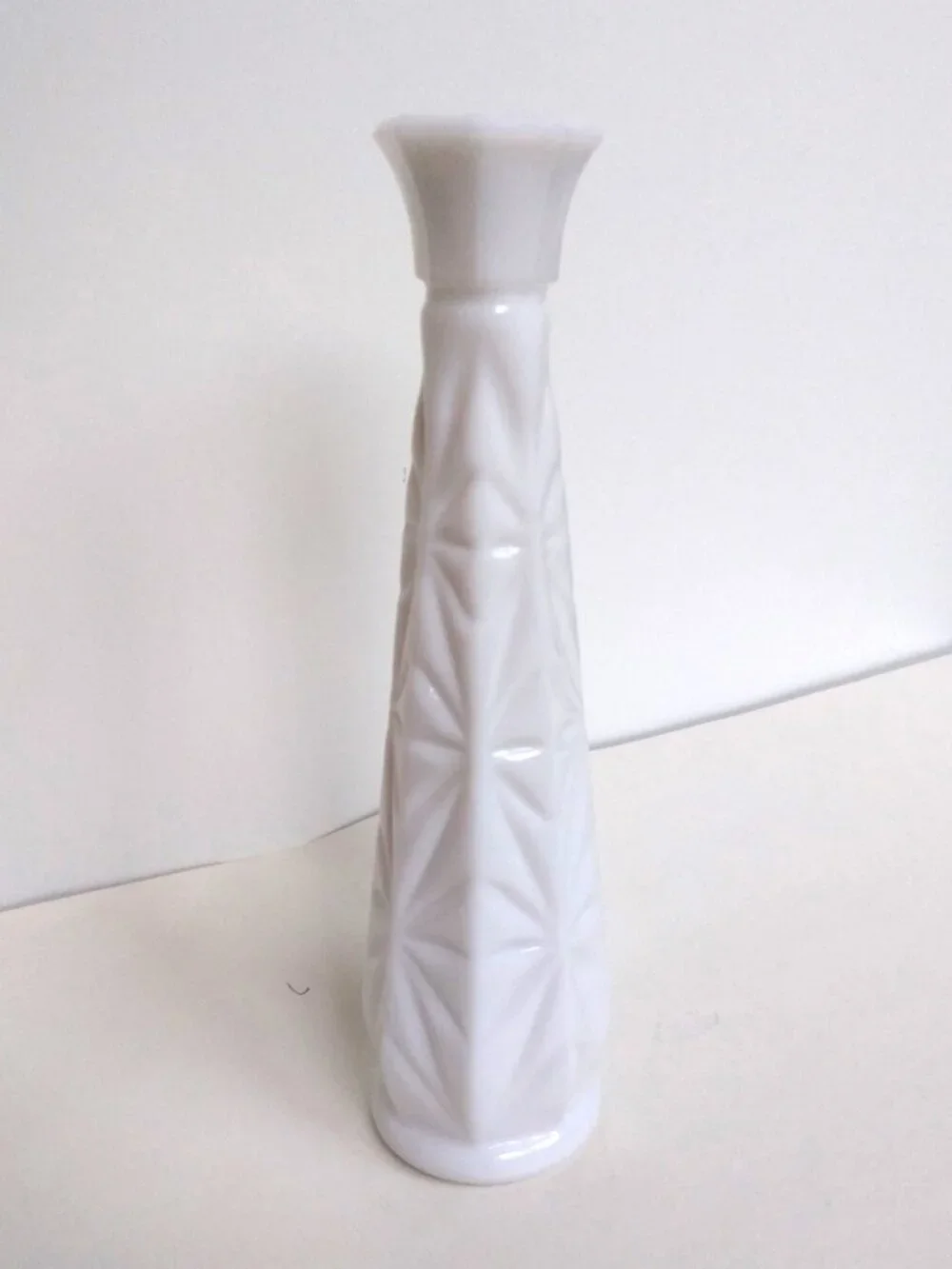 Vintage Hoosier White Starburst Pattern Milk Glass Bud Vase 9” Tall MCM Chip